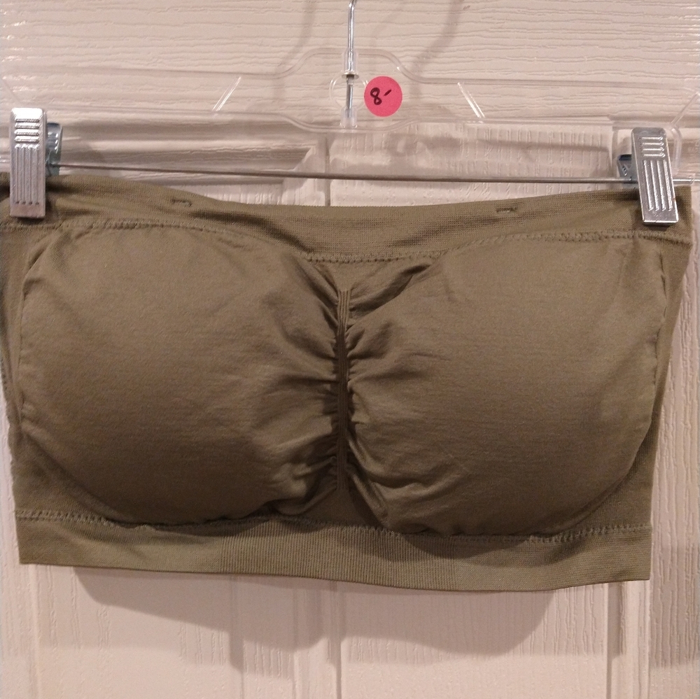 Strapless bra. Stretchy. Fits 2X-3X